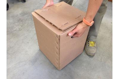 Paquete de arena abrasiva 25 kg en una caja 